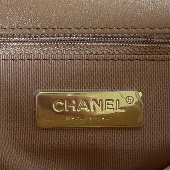 NIB 23C Chanel 19 CC Caramel Quilted Calfskin Leather Flap Bag in Caramel Brown - Picture 9 of 10